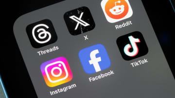 SNSは「幸せのツール」だった？若者の約7割が「SNSで幸福感が増す」と回答