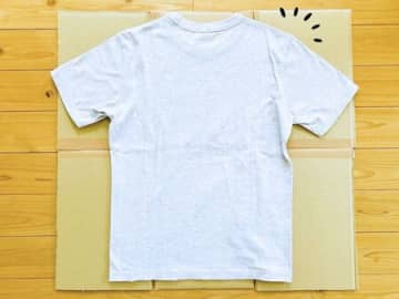 Tシャツが秒でぴしっと畳める「段ボール製たたみ機」が超便利。これは手放せなくなりますよ♡