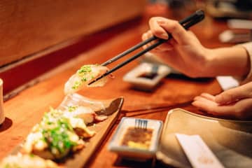 日本の飲食店でこれやってもいい？ 中国ネット「もちろん」「だめ」と賛否が割れる