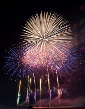 大輪　夜空彩る　観客魅了　茨城・筑西