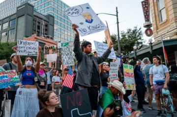 全米で「王はいらない」デモ、トランプ政権に抗議　６月に続き第２弾
