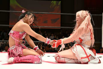 【東京女子】プリプリ王者・渡辺未詩が愛野ユキとの“激熱”の戦いを制して初防衛！「防衛し続けて、来年の両国国技館、その先までずっと防衛し続けられるように頑張りたい」