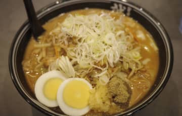 【新宿歌舞伎町の中本インスパイア】病みつきになる中毒性！『旨辛タンメン 誠屋 新宿店』の「旨辛タンメン」と「味噌タンメン」を実食！
