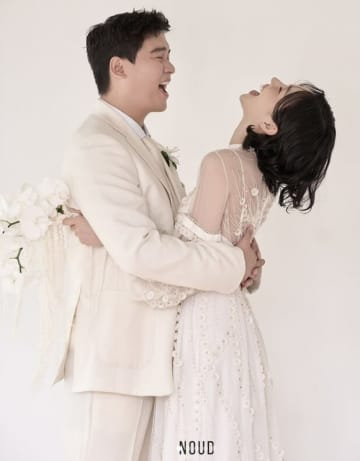 イ・ジャンウと11月に結婚…チョ・ヘウォン、微笑ましいウエディング写真を公開