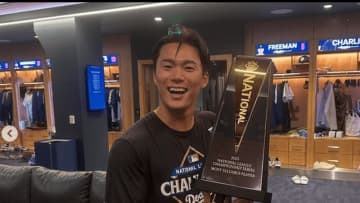 大谷翔平、MVPトロフィーを山本由伸に“貸与”？ 満面の笑み浮かべる1枚に「マジで愛を感じる」