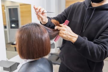 美容師「あーあ、髪が傷んでかわいそう」な、なんだって！？ 心無い一言に衝撃 → さらなる『追い打ち』が