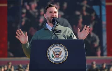 バンス米副大統領、海兵隊創設２５０周年式典に参加　実弾演習実施で知事と応酬に