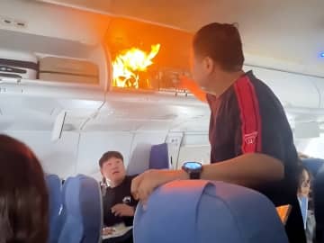 飛行中の機内の手荷物棚から出火、中国国際航空の杭州―ソウル便、上海に緊急着陸
