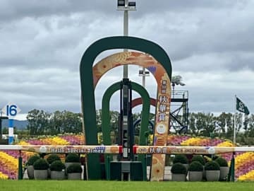 【秋華賞】ルメール騎乗 エンブロイダリーが二冠達成…カムニャックは馬群に沈む