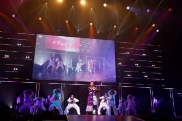 【ライブレポート】郷ひろみ、70歳の誕生日を飾った武道館ライブ「紛れもなくファンのみなさんと一緒に歩んできた人生でした」