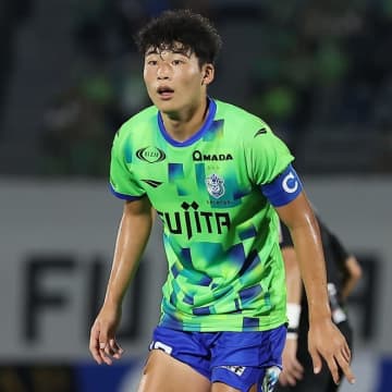 残留目ざす湘南は重要な一勝なるか！ エースが先制弾→GK真田がPKストップ→前半終了間際に相手DFが一発退場。２位の京都相手に１点リードで後半へ
