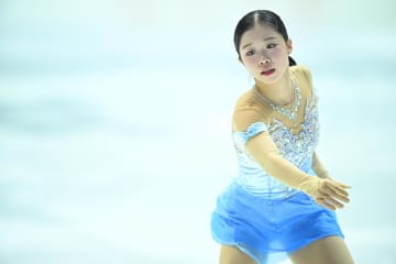 17歳の女子高生が衝撃のGPデビューV！ 日本女子史上３人目の快挙を成し遂げた中井亜美　前世界女王は表彰台で優しくエスコート