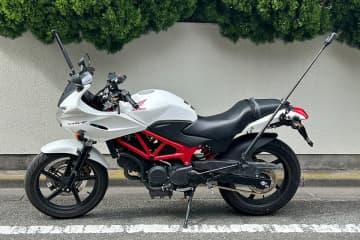 第三者視点の自撮りができる！ アクセサリーを使って「DJI Osmo 360」をバイクに取り付けてみた