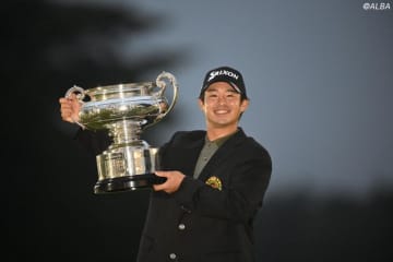 片岡尚之が涙の日本オープン制覇　マスターズ出場権獲得「夢がかなった」
