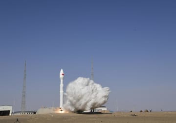 中国、「力箭1号遥8」ロケットで衛星3機打ち上げ