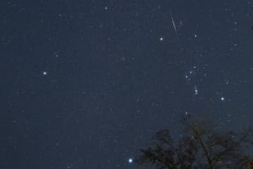 「10月・オリオン座流星群」一番の見ごろは「21日夜から22日明け方」 “月齢ゼロ” 新月で眺める夜空