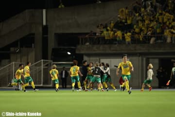 千葉が土壇場弾で劇的勝利！　昇格争い直接対決で水戸撃破、上位7クラブが勝ち点差「7」の大混戦に／J2第33節