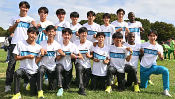 山梨学院大学が“キティちゃん”を胸に予選会3位突破「注目度がすごい」　2年目の大崎監督は選手の成長に手応え