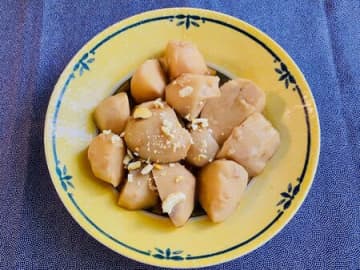 「里芋の煮っころがし」滑り取りにも、吹きこぼれにも、かゆみ防止にも「酢」が効力発揮