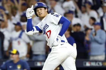 「あれ？ 日本人が４人に増えてる！」ド軍公式がWS進出を祝した投稿の“嬉しい違和感”に日米ファン反応！「クレイジーだぜ」「10奪三振＆３本塁打だもんなぁ」