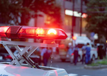 93歳の高齢者が 『知人の車を勝手に運転』するもアクセル踏みすぎて “スーパーに突っ込む” その後慌てて前進して玉突き事故、民家に突っ込み大惨事に「良かれと思って大事故ってもう救いようがない。。」「ちょうど前を通り過ぎました。パトカーや救急車がスーパーの駐車場内に何台もいて大変なことになってました