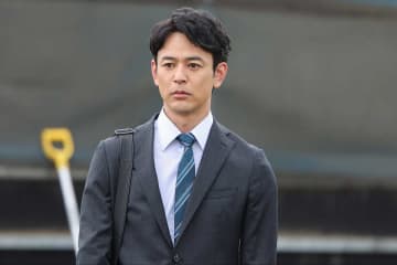日曜劇場、チラリ映った“ド派手ピンク”にネット釘付け　正体に競馬ファン確信「間違いなくエダテルだわ」