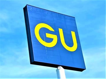 大人が着映える“トレンドカラー”！【GU】1点投入で即こなれる！「赤色アイテム」
