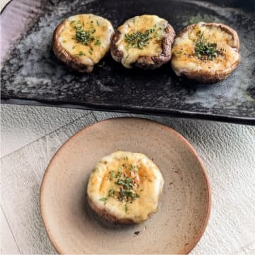 【しいたけあれば迷わずコレ】「とろけるチーズで箸が止まらない」「家族が秒で完食」トースターで作る簡単おかずレシピ