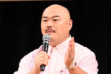 クロちゃん、ファンからのプレゼントで悲鳴　思わぬアイテムに「家はカビなんか居ないしん」