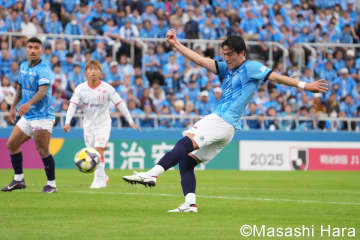 後半ATに生まれた執念の豪快同点弾！ 殊勲の横浜FC伊藤槙人は｢本当、悔しい結果に終わってしまった｣J1残留へ向けてつかみ取った｢勝点1｣の意味