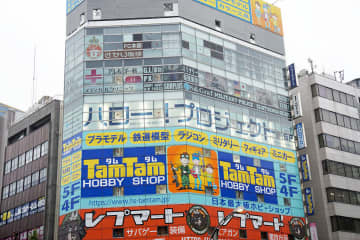 末広町のハロプロ公式ショップが10月末に閉店、MAG-LAB店頭にドリンク/お土産販売コーナー設営、GiGO跡地にシルクハット告知ポスターなど～ 最近の秋葉原 ～