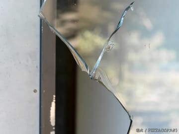 「破片を拾うより先に…」　窓ガラスが割れた時、最初にすべきことは？