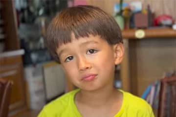 「もうめっちゃ好き」→おかわりできないと知って泣きそうに……　スイス暮らしの男の子がパーティーで虜になった食べ物とは