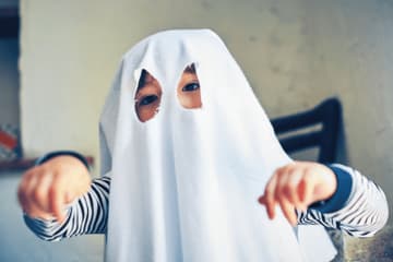 材料は白い布だけ！ ハロウィンの仮装は「まっしろおばけ」に変身！