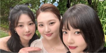 Red Velvet ジョイ、金髪ロングから黒髪ボブに！妹の結婚式の写真を公開