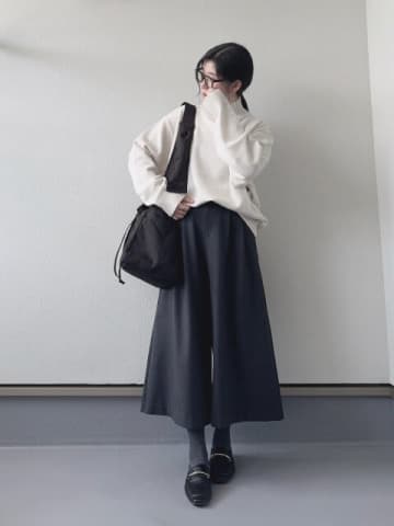 大人の定番「モノトーン」を今っぽくアップデート♡着こなしで差をつける！2025秋の旬コーデ