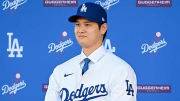 大谷翔平、愛犬デコピンの最新投稿が可愛すぎ！　ハロウィン感じるカボチャに興味津々
