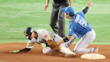 【日本ハム】初回にアクシデント　山縣秀が負傷で途中交代　周東佑京のスライディングと接触　直近2試合3安打1本塁打で連勝に貢献