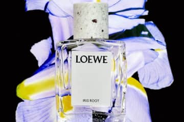 ロエベ パルファム25年冬香水「クラフテッド コレクション」アイリス・バニラの香り