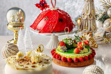 ヒルトン東京の25年クリスマスケーキ、“オーナメント着想”苺チョコムース＆真っ白なリース仕立て