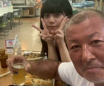 夫は30歳年上！母の友達の男性と結婚した24歳美女「狭いけどくっついて寝るので…」寝る前のチューも　新居に潜入