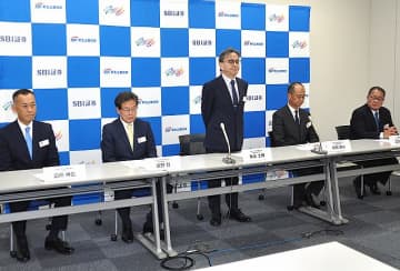 創薬ベンチャーが投資事業に参入　東証グロースの新基準100億に対応