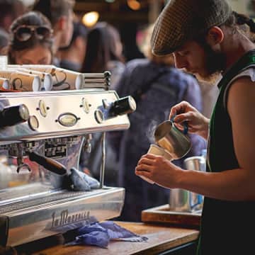 お酒一切なしのクラブイベント「コーヒー・レイヴ」がアメリカでバズる理由