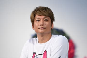 サントリーのホーム開幕戦GAME1の始球式に香取慎吾さんが登場！