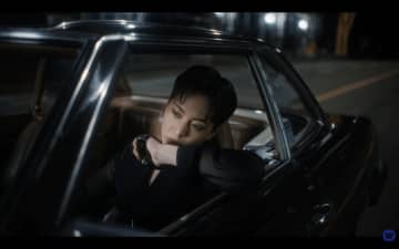 EXO シウミン、新曲「Overdrop」MV公開！視線を奪うパフォーマンスが話題
