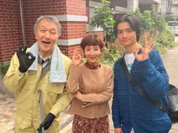 戸田恵子、共演者・城桧吏らとの3ショットを公開「おばさん達の応援、宜しく」