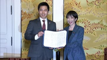 【注目】3回目の自維党首会談“開始5分”連立政権に正式合意…高市総裁と吉村代表が固い握手　署名前は緊張した表情も