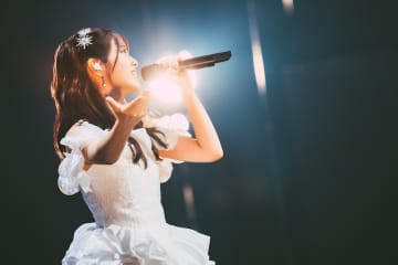 石原夏織、初めて作詞をした「As I Am」の世界を表現したライブの模様が映像作品に