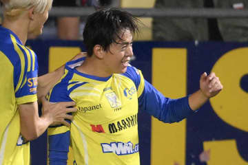 23歳日本人の“密集突破”弾が「見事」　細かいタッチで2人翻弄の一撃に脚光「うまいよね」