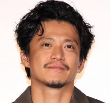 小栗旬主演のNetflixドラマ「匿名の恋人たち」配信開始！小栗旬がアクロバティックな撮影秘話を告白。SNSでは「匿名の恋人たちやばすぎる」の声も